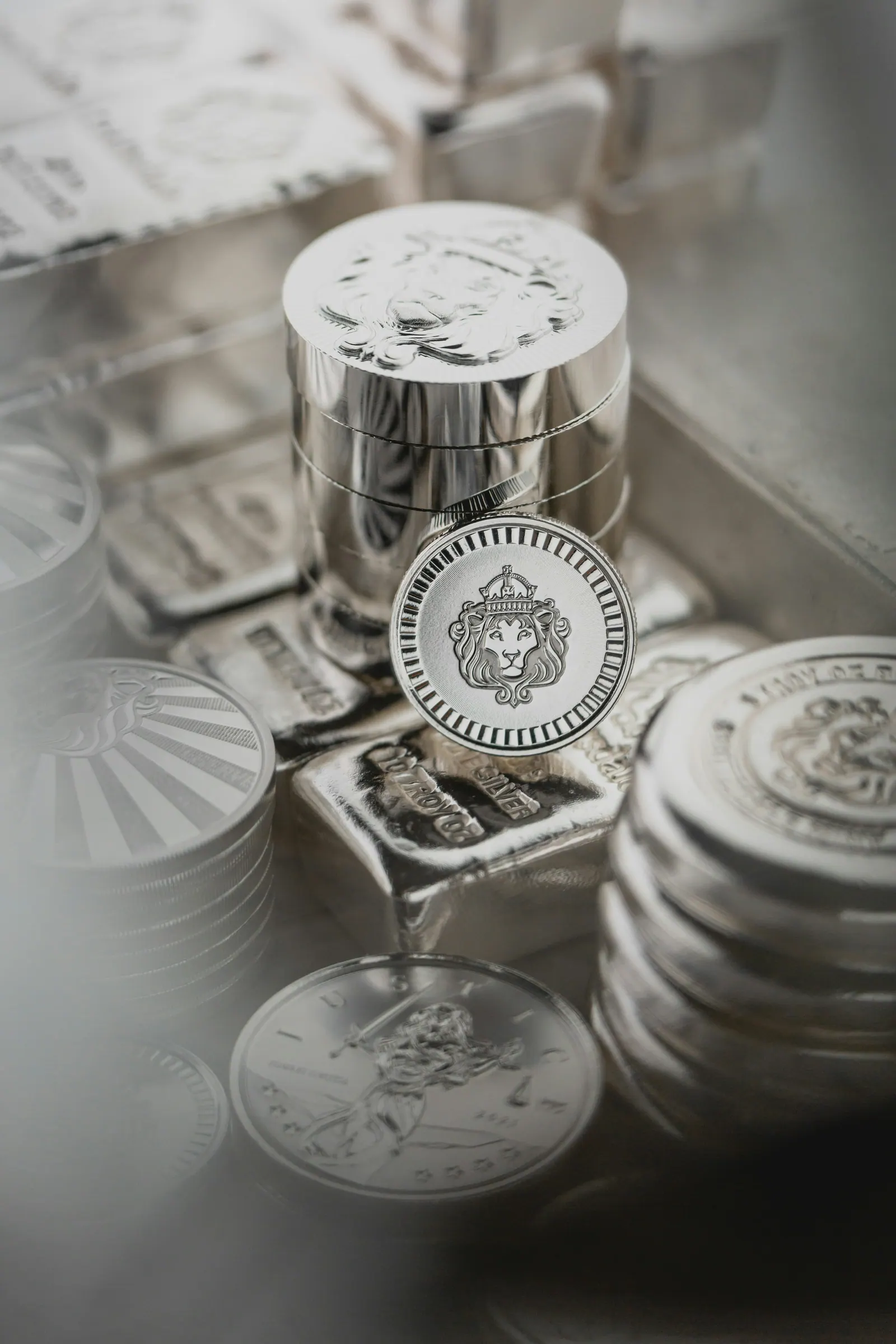 เหรียญและแท่งเงิน ไม่ใช่ผลตอบแทนการลงทุน · Scottsdale Mint / Unsplash · รอเจ้าของอนุมัติ